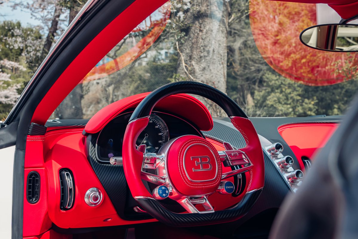 Just as the cherry blossoms of Japan symbolize a contrast of revival and ephemerality, this CHIRON perfectly embodies BUGATTI’s duality; combining both performance and beauty. Adorned in pure white and intense red, the timeless masterpiece seamlessly merges into the spring