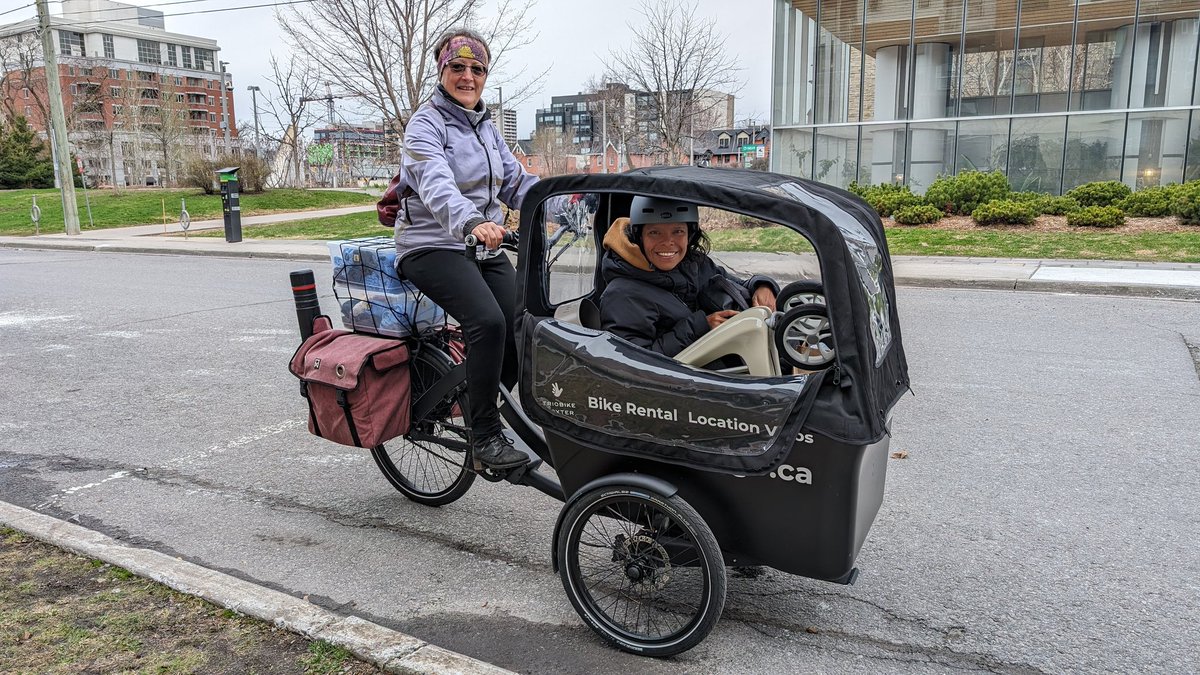 Our Triobike Boxter e-cargo bike can fit up to 5 kids or an adult or two with a 330lb capacity in the box! 😯
#CargoBikes #Ottawa #Spring #Ottbike