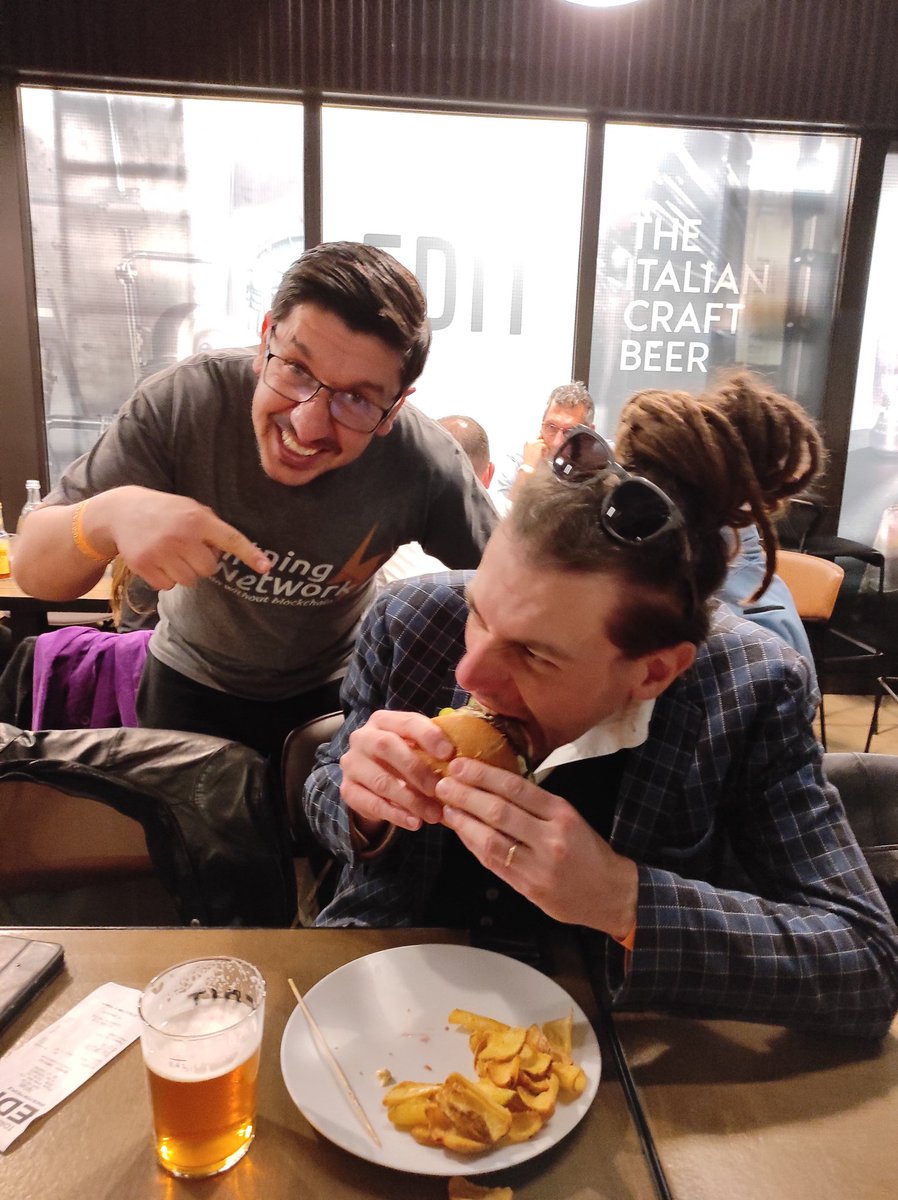 OltianE's tweet photo. @guybrushino @bitpolito @Rikki6ixx dare fastidio al temibile pirata mentre si nutre! Non ha prezzo. Per il resto c'è BITCOIN https://t.co/dSKv4r0Eq6