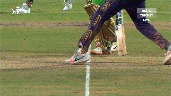 ewww_aditii's tweet photo. Why was this no ball not given? Neither was it replayed after this https://t.co/64Xe6ES9LD