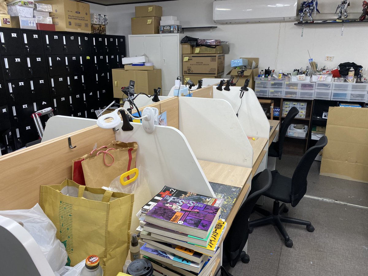 tsukuru_labo's tweet photo. 番頭です。つくるLABO、本日にて営業終了です。
本日も様々な方に来店頂きました。

常連から初見の方も入り混じり、楽しく忙しい1日でした。
あ、在庫のプラモ、完売しましたよw

ここでの全ての出会いに、感謝しています！
ありがとうございました。

では、また何処かで https://t.co/fnW1M1unaP