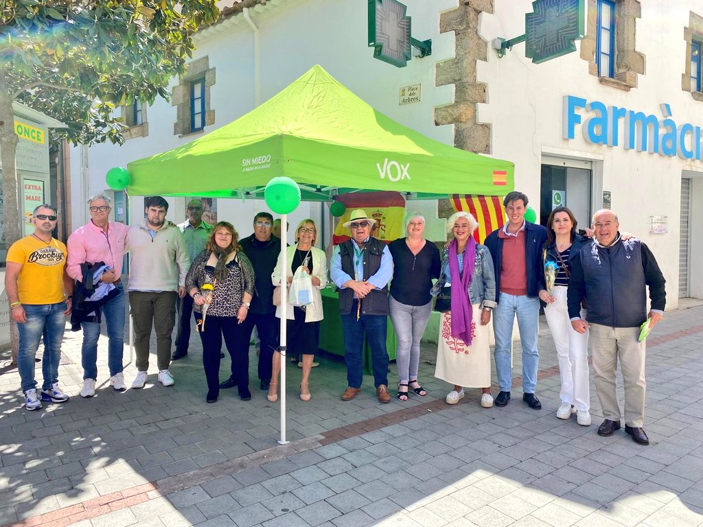 Mañana de éxito absoluto en nuestra carpa informativa hoy en Palamós.Gracias a todos los vecinos que se han acercado por su apoyo,confianza y fuerza. Seguimos 🇪🇸💪@AlbertoTarradas @gerona_vox @Arantxaggv @IgnasiMulleras