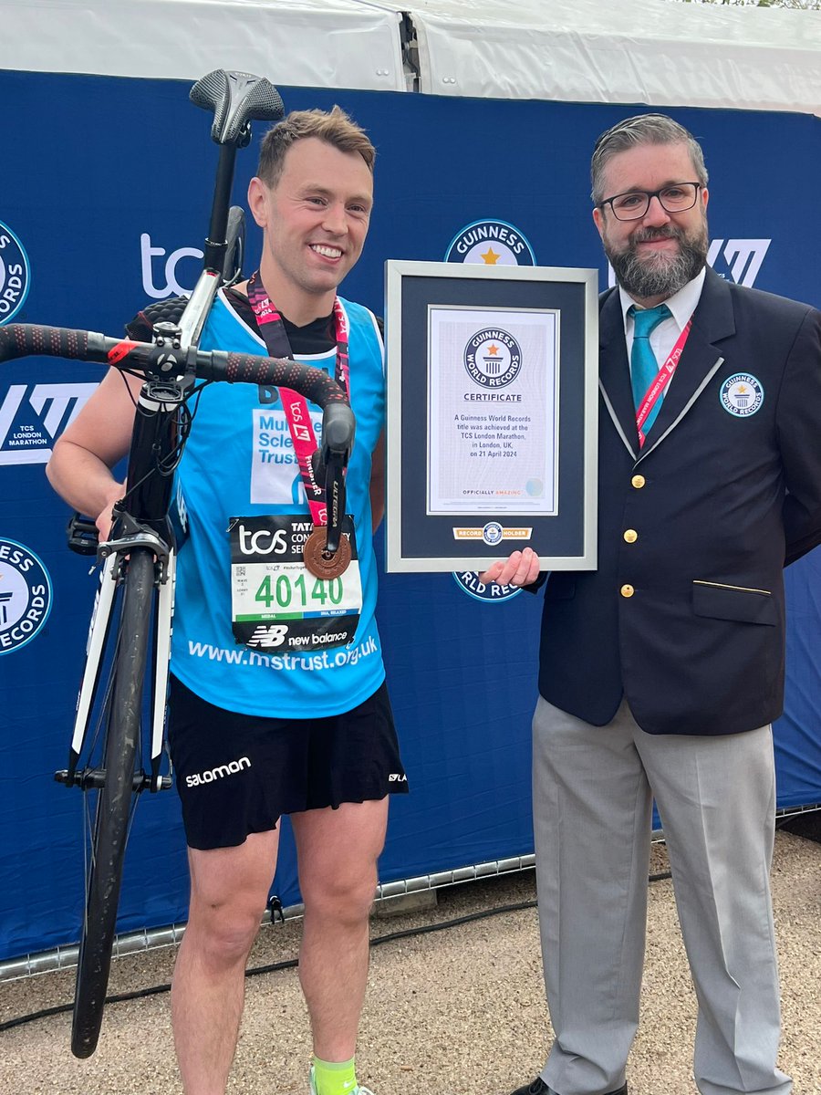 Ben Kellett completed the fastest marathon carrying a bicycle 😲 
Congratulations Ben! 🚴 
#LondonMarathon