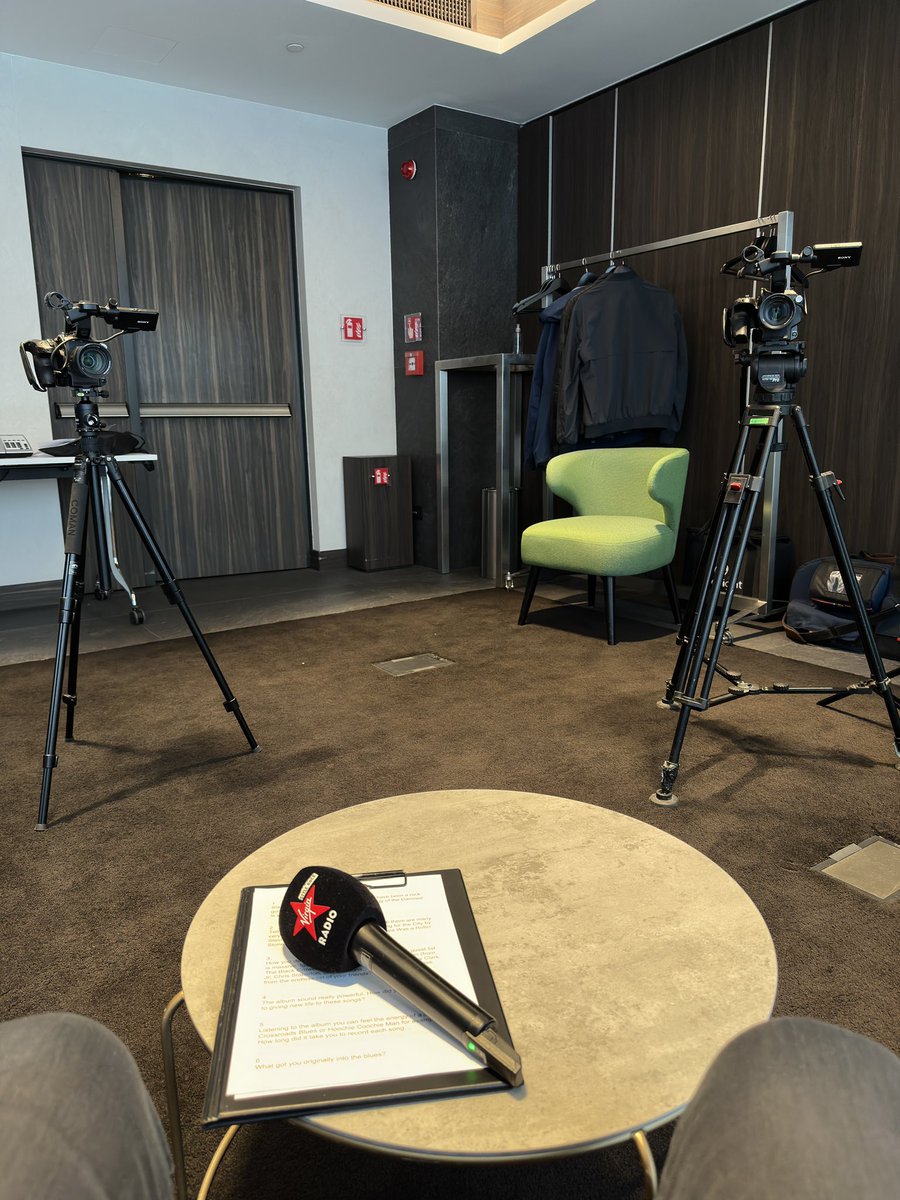 Coming soon on <a href="/VirginRadioIT/">Virgin Radio Italy</a> the marvelous <a href="/Slash/">Slash</a> 🎸 Oggi abbiam passato un po di tempo con il grande Slash a Milano..Già domani a #Revolver su #Virginradioitaly  sentiremo un pezzo di intervista. #Slash #rock #guitarhero #blues #live #Usa #rockastar #band