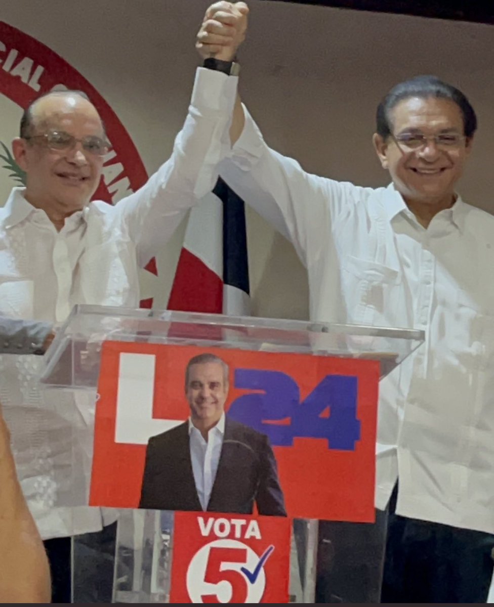 Papitocruzrd's tweet photo. En Santiago, como en todo el país 🇩🇴, el trabajo conjunto del @PartidoPRSC impulsa las candidaturas del presidente @luisabinader  del @drdaniel_rivera y de nuestro diputado @MaximoCastroS1, dirigido hacia una meta común: ¡LA VICTORIA ELECTORAL!.  #VotaColorao
#DanielRiveraSenado https://t.co/bqhmv2J0YA