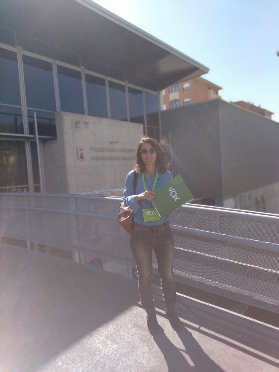 'Hemos venido para quedarnos', esta mañana se lo recordaba a un #bilduetarra en las #Elecciones21A, cuando me amenazaba diciendo que nos iríamos de aquí, que estuviera bien segura de que así sería. Vuestras intimidaciones, amenazas e insultos jamás nos harán dar un paso atrás 🇪🇦.