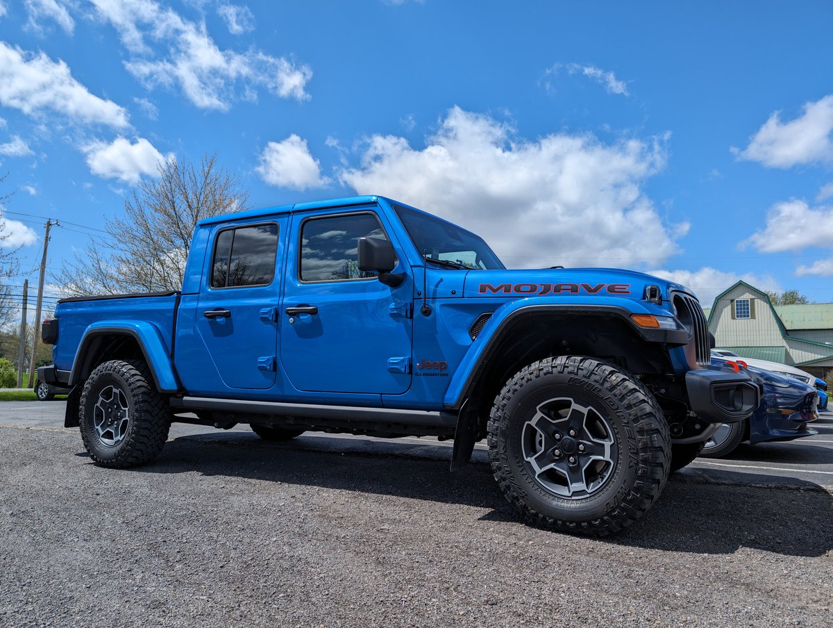 Blue skies blue Jeep #jeepgladiator #bluejeepkrew #jeepsofX