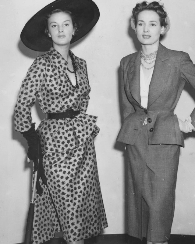 1950's Models wearing tailored Dior skirt suits. #vintagefashion #vintagefashiondesign