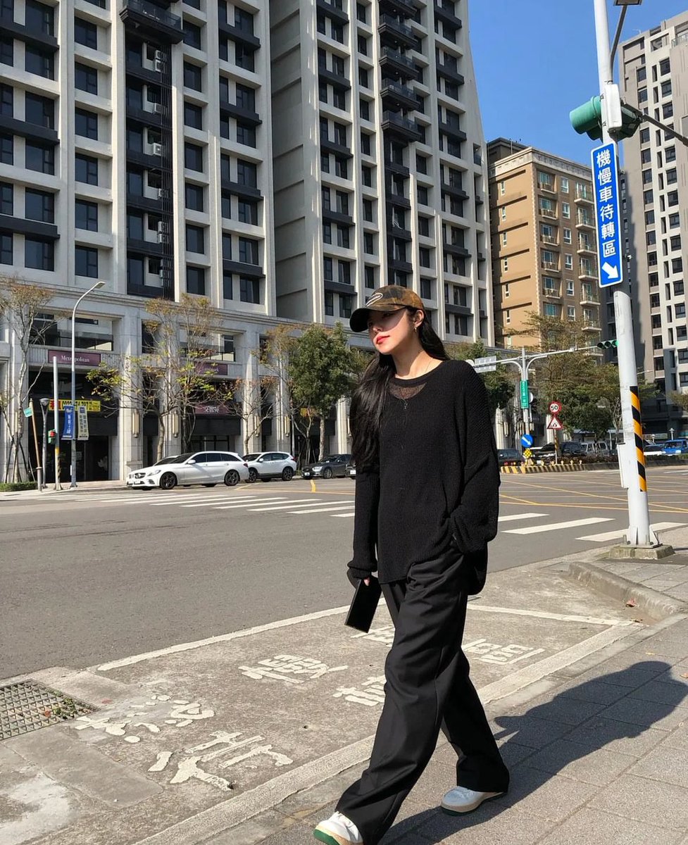 好愛整套從這張照片發出來之後開始歪樓的故事
機車待轉區被木木改成丁輝人待嫁區
丁輝人自己也繼續養夢女
希林再陪我們演整套迎娶劇本演好演滿
喜帖拿了新娘小卡給了婚禮祝歌唱了
婚結了老婆也喊了
愛死😍🥹