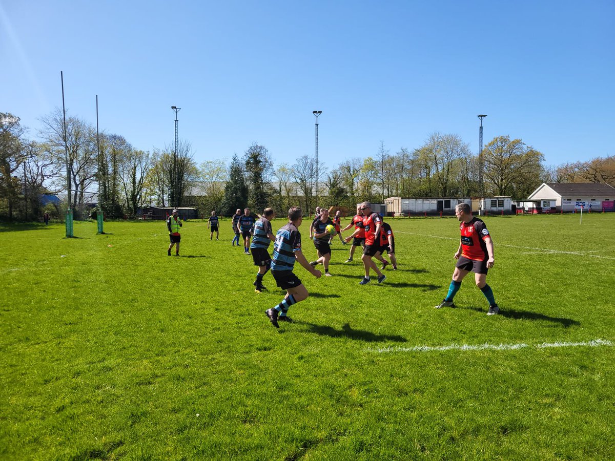 A massive thank you to @RFCLlangennech for hosting our #AmmanfordOldBoars v #LlanGlobetrotters in the 🌞 in #WalkingRugby 🏉 & their brilliant post match hospitality! 🐗🔵⚫️🏉