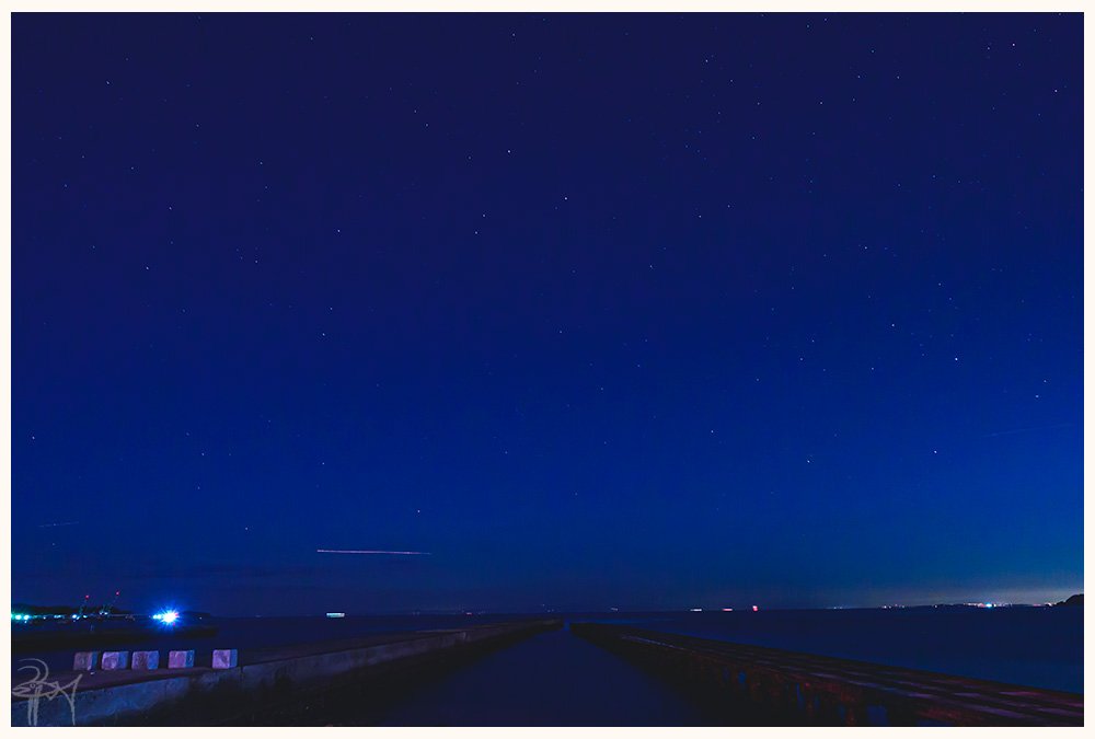 『夜空の底』

#オリンパス #OLYMPUS #omdem1markii #夜空 #夜 #海 #星 #海辺 #桟橋 #空 #底 #静謐 #静か #おやすみ #旅の思い出 #千葉県 #館山市 #北条海岸 #写真好きな人と繋がりたい #聴覚障害者