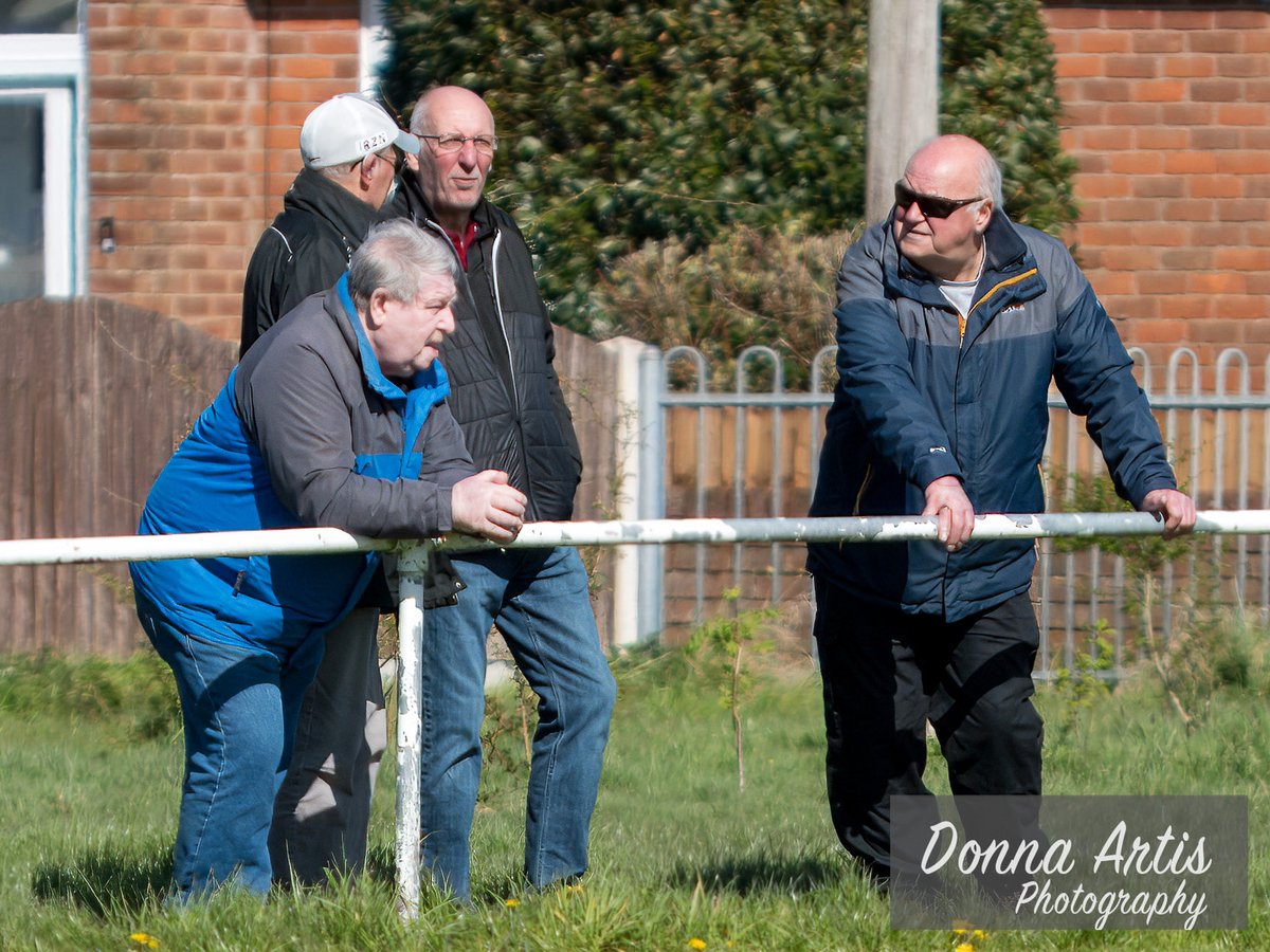 📸 Snaps from yesterday’s match between <a href="/PoultonFC_FY6/">Poulton FC</a> and <a href="/Hurstgreenfc/">Hurst Green FC ⚫️⚪️🦅</a> are available to view on my FB page, and can also be purchased through my new website.

Links to all my social media and website available on this link:

bit.ly/m/Donna-Artis-…