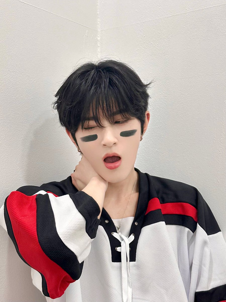 XODIAC_MEMBERS's tweet photo. [#리오] 

🏈🏉 

#XODIAC #소디엑 #LEO #리오 https://t.co/ZYrGZabNP5