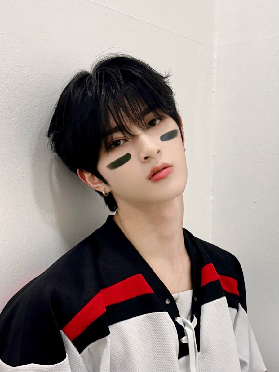 XODIAC_MEMBERS's tweet photo. [#리오] 

🏈🏉 

#XODIAC #소디엑 #LEO #리오 https://t.co/ZYrGZabNP5