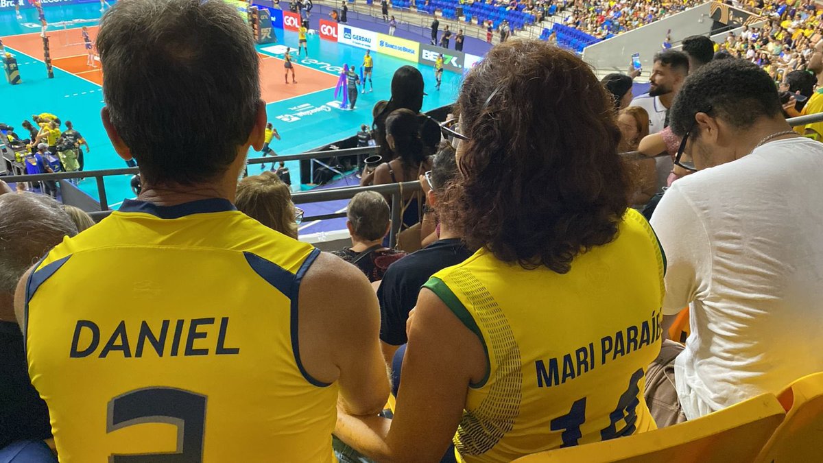 dacgrami's tweet photo. Isso que é gostar de vôlei hein! Rs rs #voleinosportv https://t.co/G50hoY3NBC