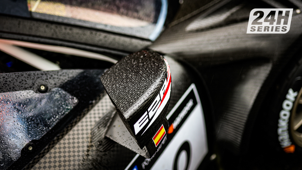 24HSERIES's tweet photo. #24HSERIES | 2hrs to go! In GT, overall
1 #CPRacing (85)
2 #HaasRT (1)
3 #JutaRacing (71)
4 #CarCollection (80)
5 @E2Pevents (90)
Results (https://t.co/xw17HRVR2K) and per class (https://t.co/dymCTBVugo)
#12HSPA https://t.co/9q6DMS34rY