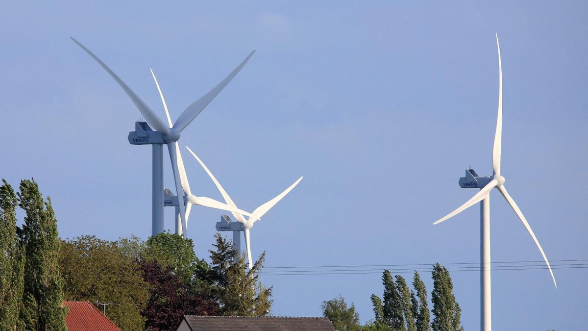 CourrierPicard's tweet photo. Les habitants d’ #Hombleux sont invités à se prononcer sur le renouvellement du parc éolien 2 https://t.co/FCJRvGIBCs https://t.co/QvsJ6ew4t8