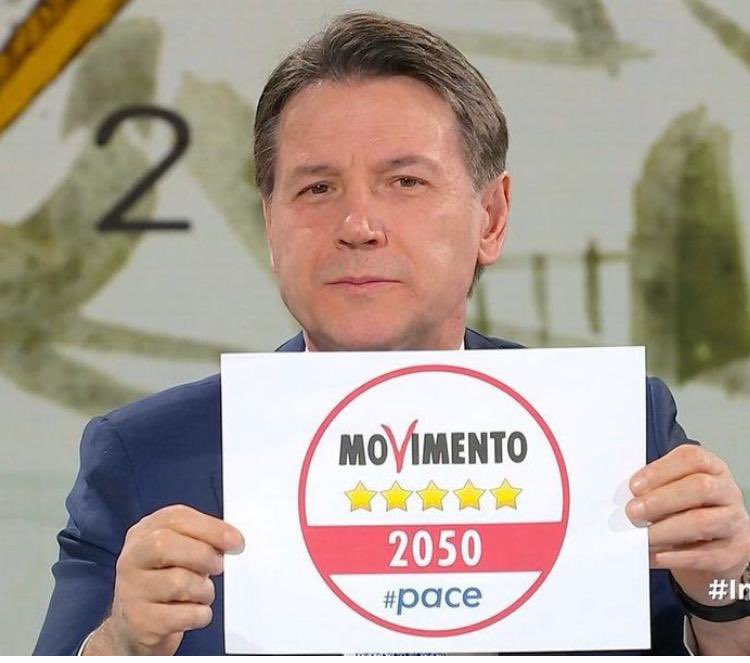 davidefaraone's tweet image. Caro Giuseppe Conte, più che scrivere #pace nel simbolo sarebbe stato molto più coerente se avessi scritto un’altra parola, sempre di quattro lettere: #resa. Si, la pace è una cosa seria, “vivere in pace”, anche. E per vivere in pace un popolo difende la sua terra dall’invasione