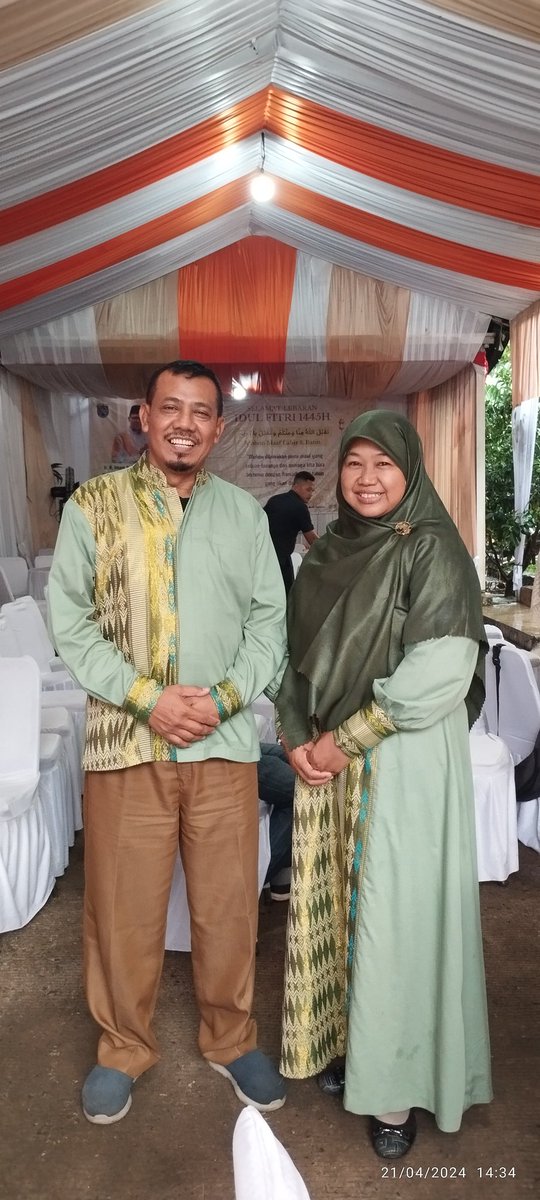 Bambangsutop0's tweet photo. Indahnya  kebersamaan dan kebahagiaan bersama saling bermaafan, alhamdulillah hari ini bisa silaturahmi dan hadir pada acara Halal bihalal di kediaman pak Wakil Walikota Depok @ImamBHartono. #depok #halbil #pksdepok #depokhits https://t.co/NAHCYiQiJf
