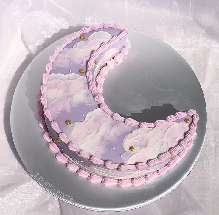 moonshaped cake