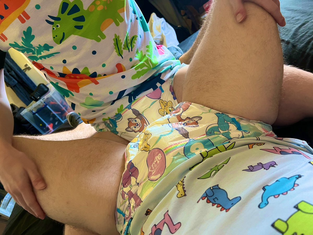 A snuggly weekend with @bigbubbaABDL we even made sure to wear matching padding 🥰🥰🥰 he’s the cutest (and soggyest) bab.