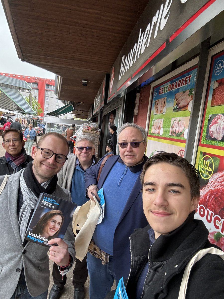 En tractage ce matin dans le quartier de La Madeleine à #Evreux pour rappeler qu’on a besoin d’aller voter aux #Europeenne2024 et qu’on a #BesoinDEurope !