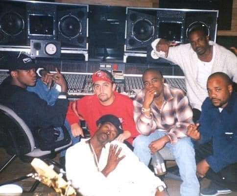 FirebarzzzCom's tweet photo. Johnny.J is the best producer who accompanied Tupac Shakur. Their chemistry was unmatched. Happy day to all true hiphop fans.๐ด๐ฅ๐ต๐. @firebarzzzCom #Tupac #JohnnyJ #Mopreme
#BigSyke @kurupt_gotti
@Rappin4Tay @westlyfe_ https://t.co/3kbaISPEpO