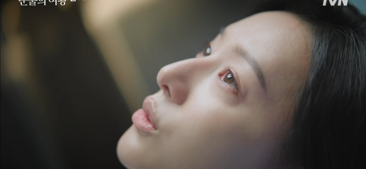 kdramacheese's tweet photo. HAEIN KEPT UTTERING "BAEK HYUNWOO" BEFORE HER SURGERY SO SHE WON'T FORGET HIM AND AS SOON AS SHE WAKES UP, HER FIRST WORD IS "BAEK HYUNWOO"

PLSSSSS WRITERNIM IM BEGGING STOP THIS ANGST 😭😭

 #QueenofTearsEp14 #QueenOfTears https://t.co/PGgQyb6uC0