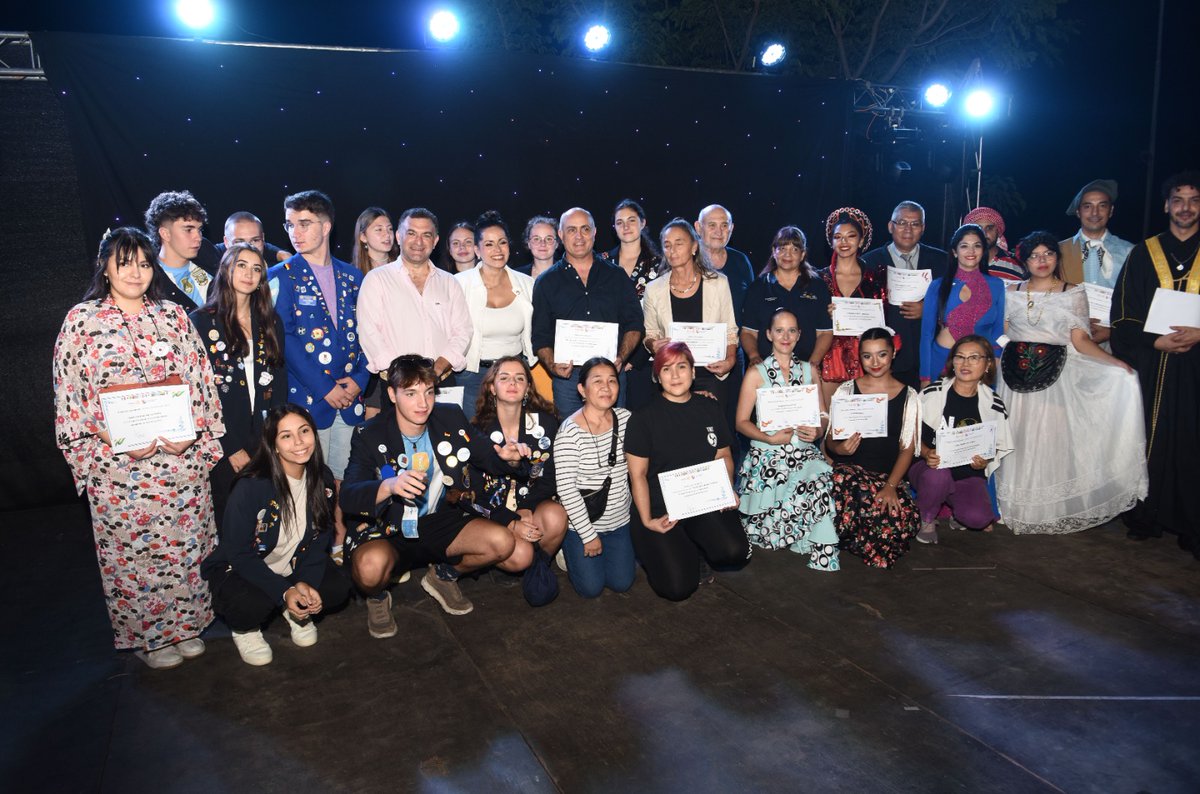 AlbarracinDif's tweet photo. Más de 5000 personas disfrutaron de shows en vivo 🎵 y comidas típicas 🍝🥘🌮 en la 4ta Fiesta Provincial de las Colectividades💥
Gracias a todos los que hicieron posible este volvernos a encontrar con más cultura y tradiciones, especialmente al Rotary Club Concepción 👏 https://t.co/0Bd2mazN6R