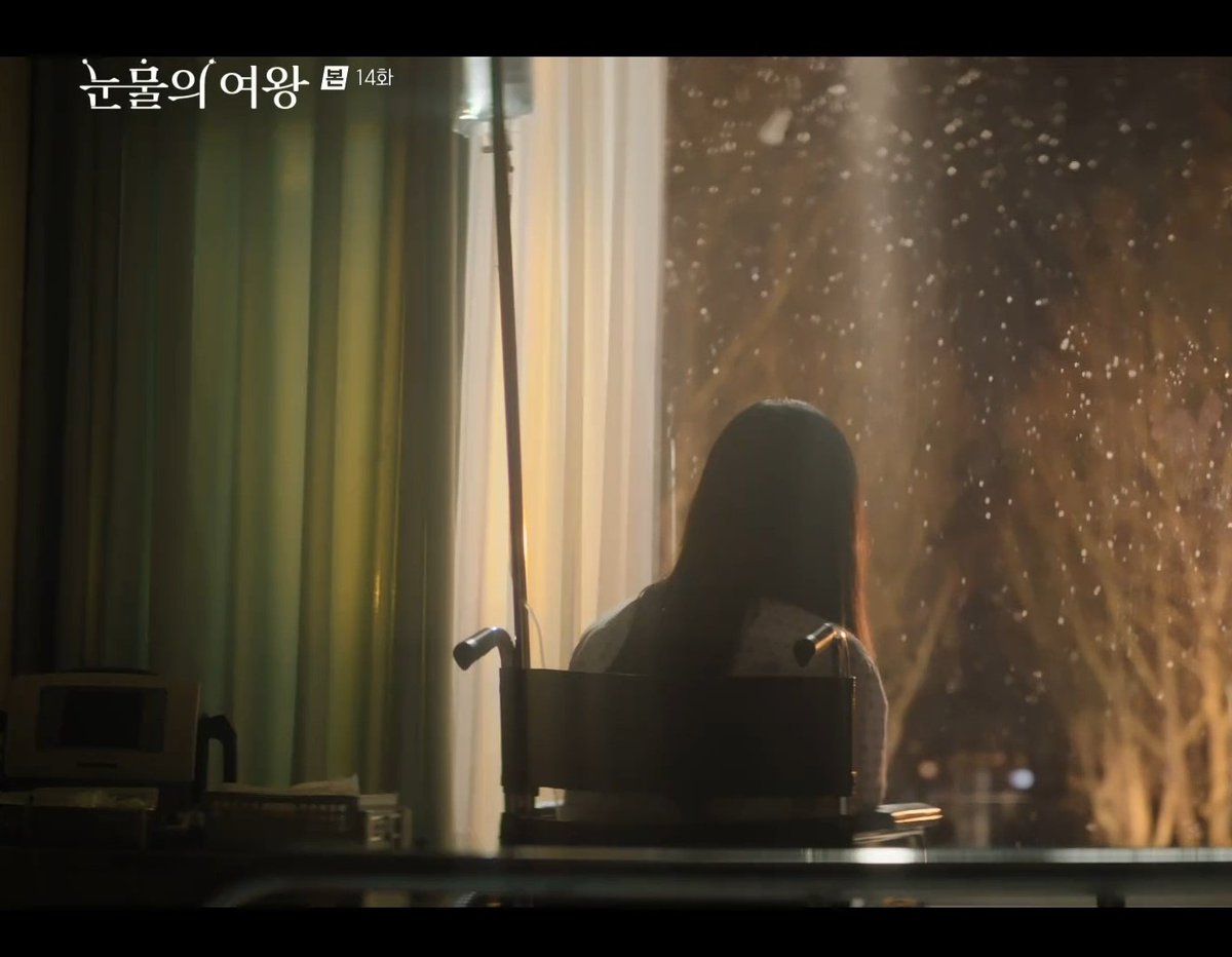 irumdrawing's tweet photo. #눈물의여왕 #명장면의여왕
송출화면은 16:9 인데 왜 캡쳐는 아니냐고요?
아뇨 저 때 방송사고였는지 반만 나오더라구요.....^^. https://t.co/XzIrQ0KC4n