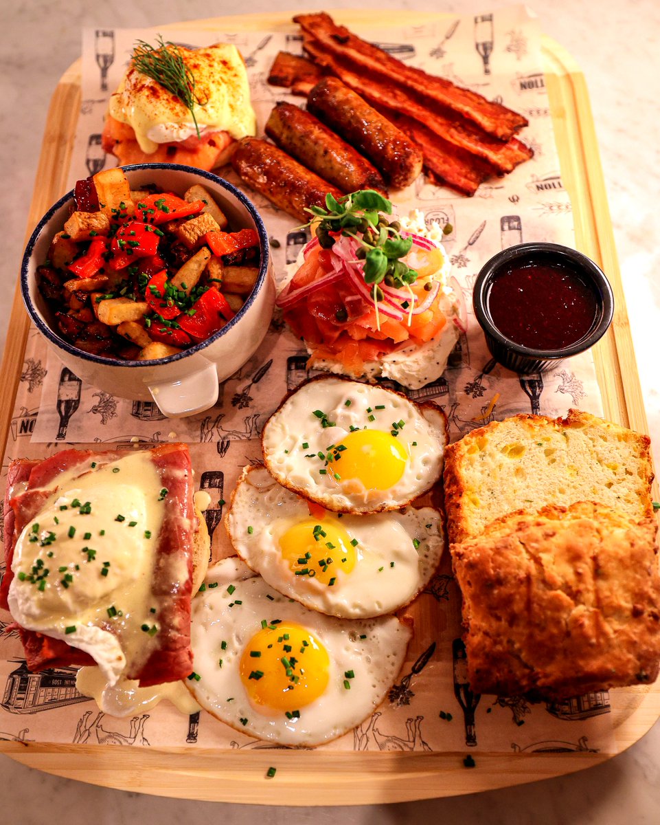 Looking to satisfy those savory brunch cravings? Head to Capitol Hill to try our Savory Share Board! 🥓🍳 #supportlocalbusiness #patiodining #pastries #cruffins #capitolhill #cocktails #boozybrunch