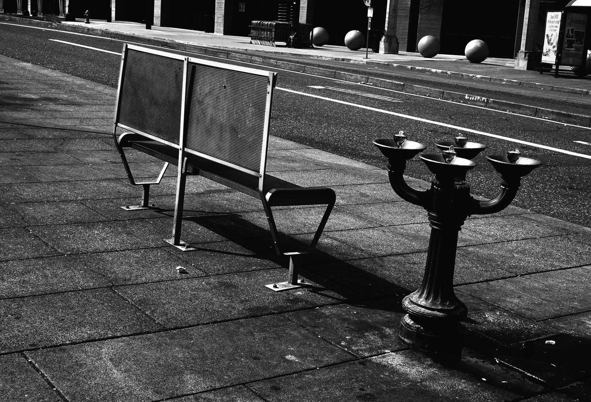 QUENCHING PORTLAND
Portland, OR (2023)
copyright © Peter Welch

#nftcollectors #NFTartwork #peterwelchphoto #thejourneypwp #blackandwhitephotography #photography #blackandwhite #Portland #Oregon #Urban #waterfountain #water #thirst #street #alone #empty #ConcreteUtopia #bench #OR