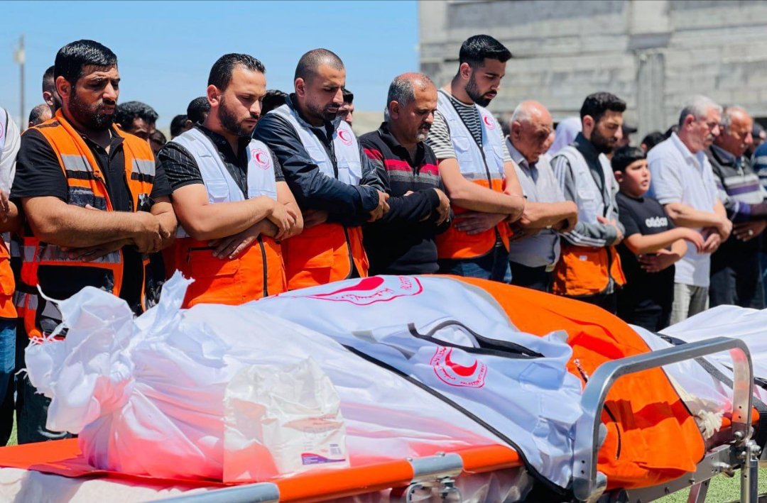 West Bank | Thousands of Palestinians attend the funeral of the paramedic Mohammad Awadallah who was murdered by Israeli setter militias protected by the IOF yesterday in the village of Al-Sawiya, south of Nablus.