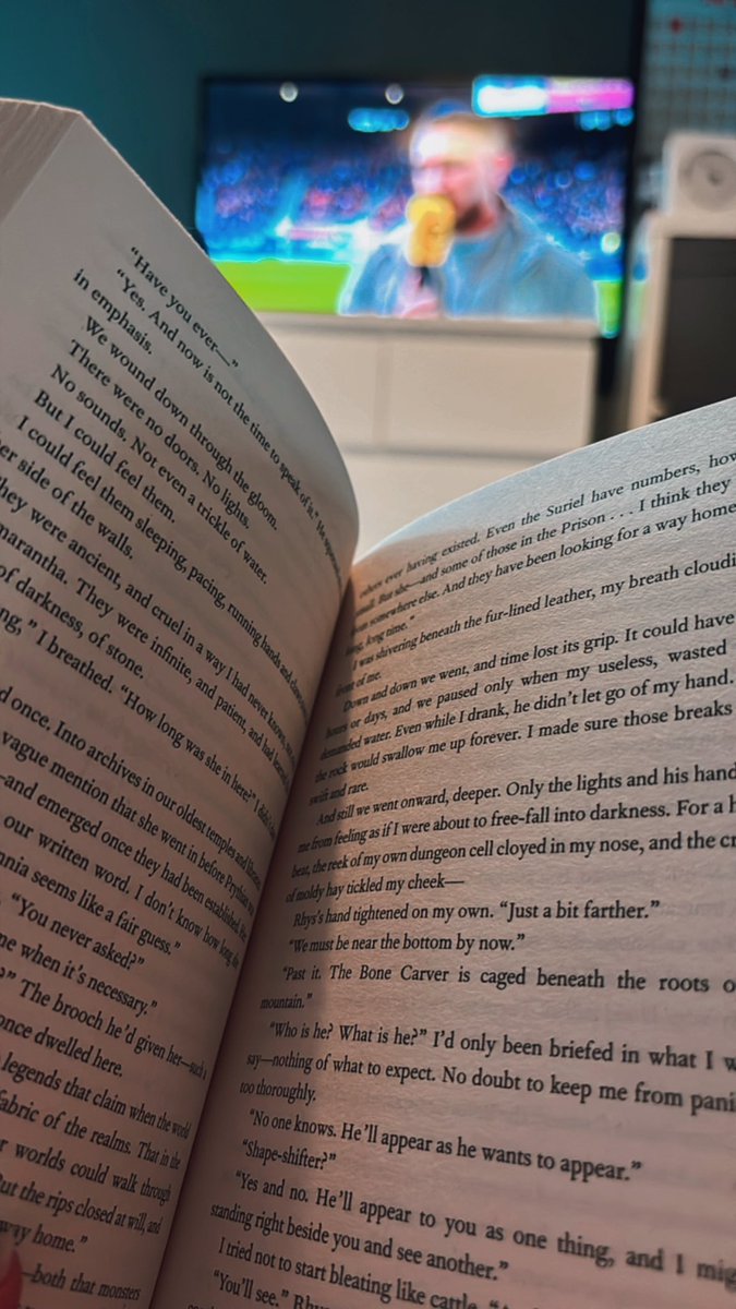 Settled in with my book waiting for the football to begin 💙 CR - A Court of Mist and Fury - Sarah J Mass #BookTwitter #SundayVibes