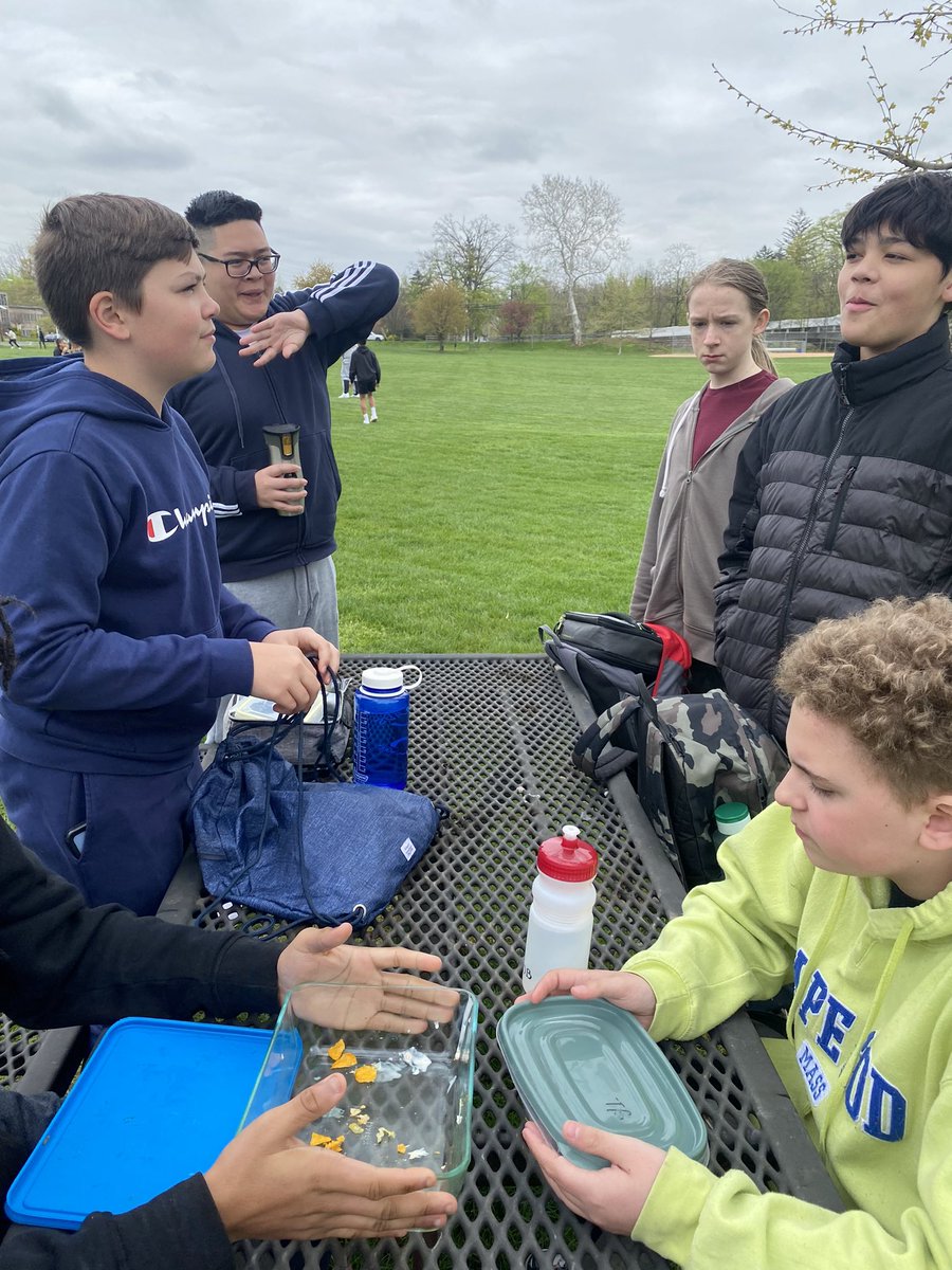 Pack a lunch with no garbage?! No problem! 8th graders had no waste during our annual #EarthDay picnic. @VilleSchoolsNJ @TheVilleSMS