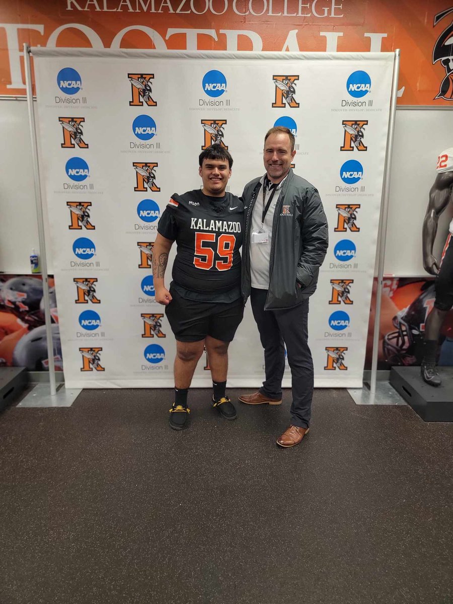 I enjoyed my visit yesterday to @KzooFootball thank you to @CoachKrajacic for the invitation @CoachNissenSTL @STLVikingFB