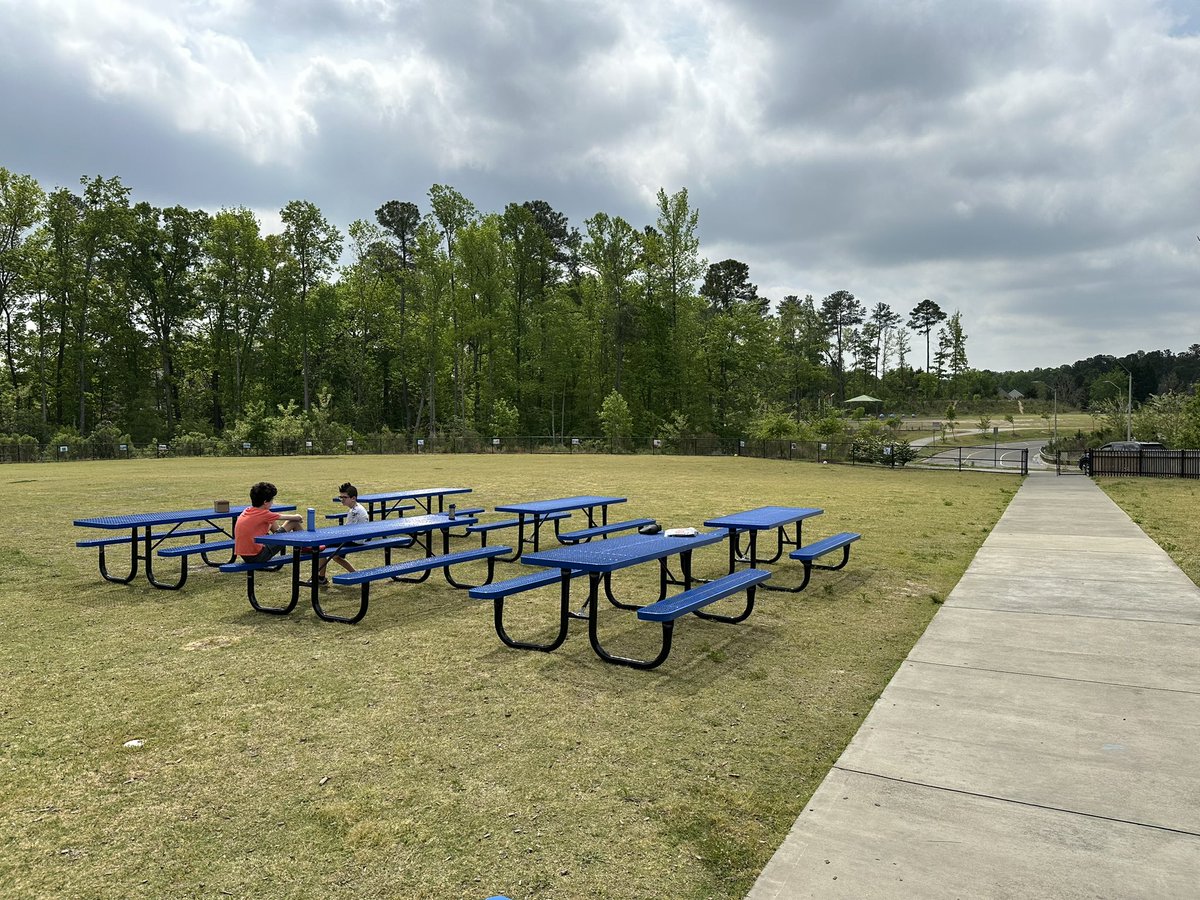 Shout out to all the <a href="/es_parkside/">THEParksideES</a> staff and volunteers who came out for Beautification Day!