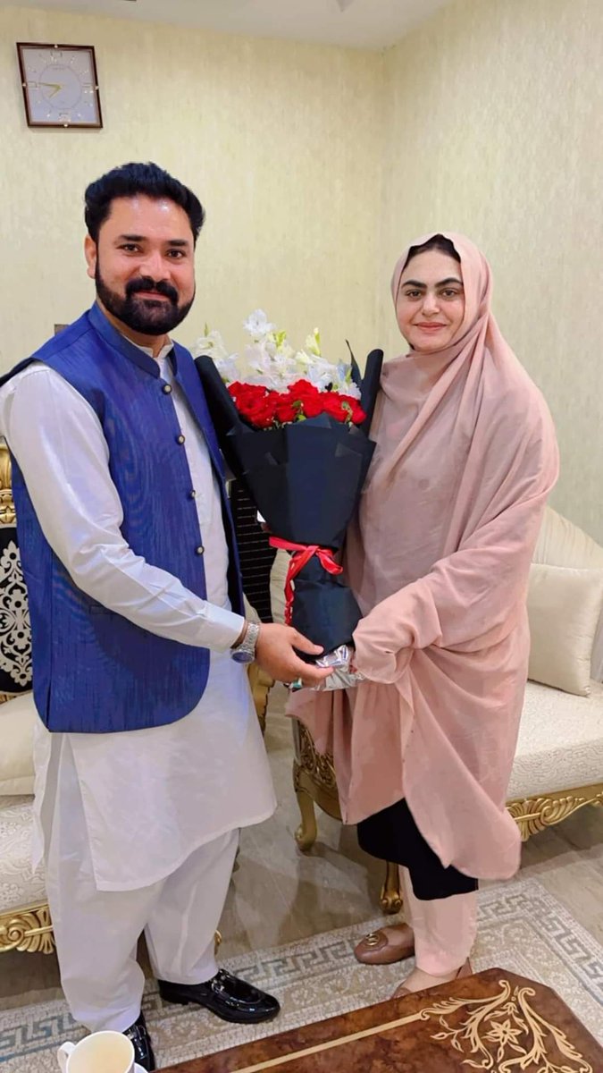 drAlviOfficial's tweet photo. میڈم شمائلہ رانا صدر یوتھ ونگ میڈیا ٹیم پنجاب کو خواتین کی مخصوص نشست پر MNA منتخب ھونے پر مبارکباد پیش کی۔۔۔ https://t.co/S699o0b4pF