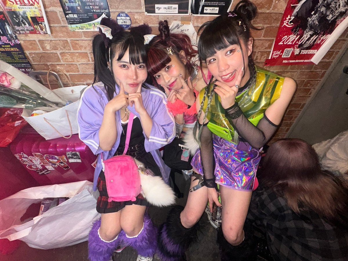 y_qsai's tweet photo. CHOPPPR!!（チョピパロ！！）
やっぱ女はキラキラしてナンボ！！ https://t.co/yk3YRPkMDs