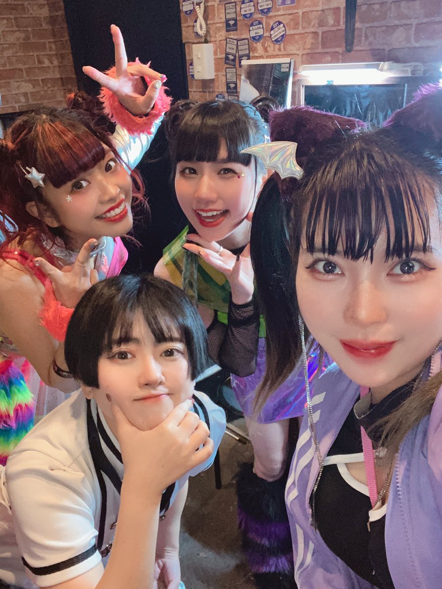 y_qsai's tweet photo. CHOPPPR!!（チョピパロ！！）
やっぱ女はキラキラしてナンボ！！ https://t.co/yk3YRPkMDs