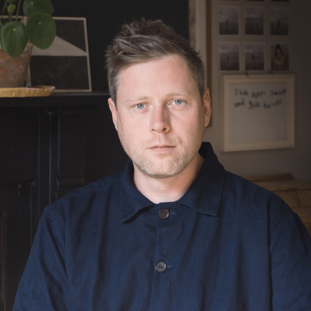 Max Porter will join us at Louisiana Literature this year. 
A star of new British fiction since his remarkable debut in 2015, The New Yorker calls @maxjohnporter “contemporary fiction’s bard of ugly beauty and exultant despair”. His work has been translated into 33 languages.