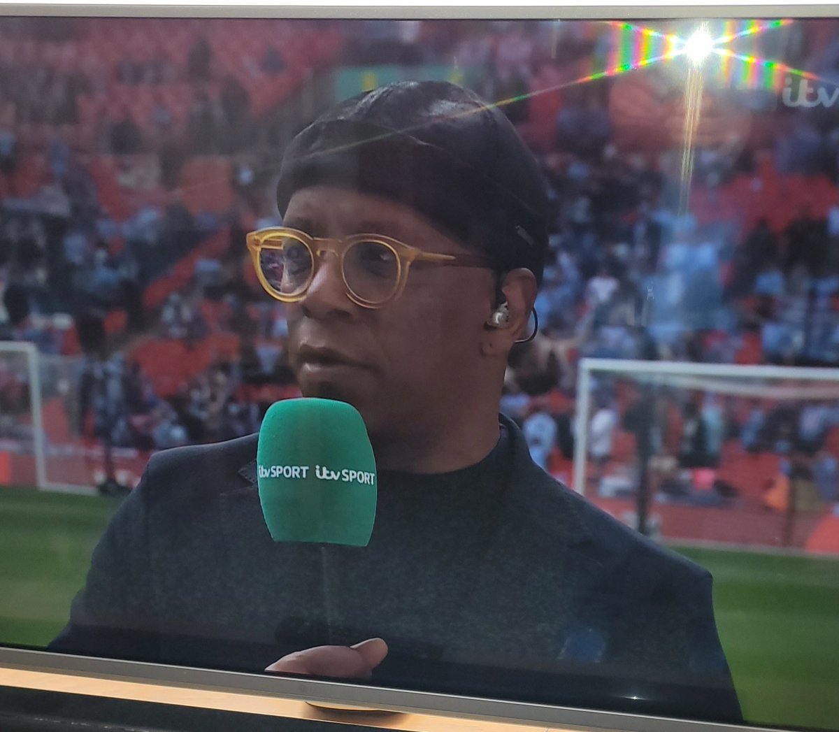 Now i just wanna watch a rerun of gimme gimme gimme #pusb #EmiratesFACup #CoventryCity