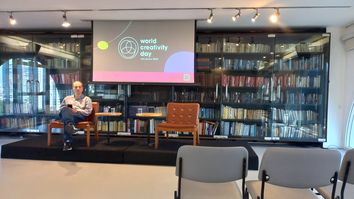 caiofipe's tweet image. Estou participando da palestra de mercado de startups e criatividade israelense com o professor Charles Kirschbarum na unibes Cultural ☺️
