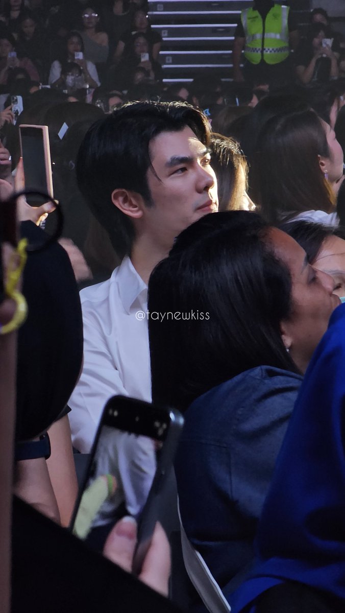 gemfotkiss's tweet photo. Phi Mile came to support #JEFFSATUR 🥲🤧🫶
#JeffSaturSS8BKKD2 #MilePhakphum #greenyrose @milephakphum https://t.co/6dfnau0D2F