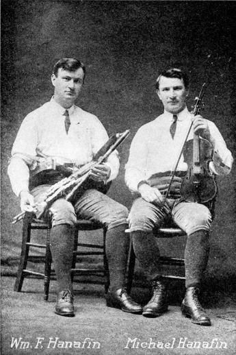 On April 19, 1917, 1,500 people attended the #Boston #IrishPipers Club reunion at Payne Hall in the South End. The Hanafin Brothers from #CountyKerry were among the guests. @ccebostonorg @burrenmusic @Napiobairi @BPDPipesDrums @tara_howley @joeyabarta irishmassachusetts.blogspot.com/2021/04/irish-…