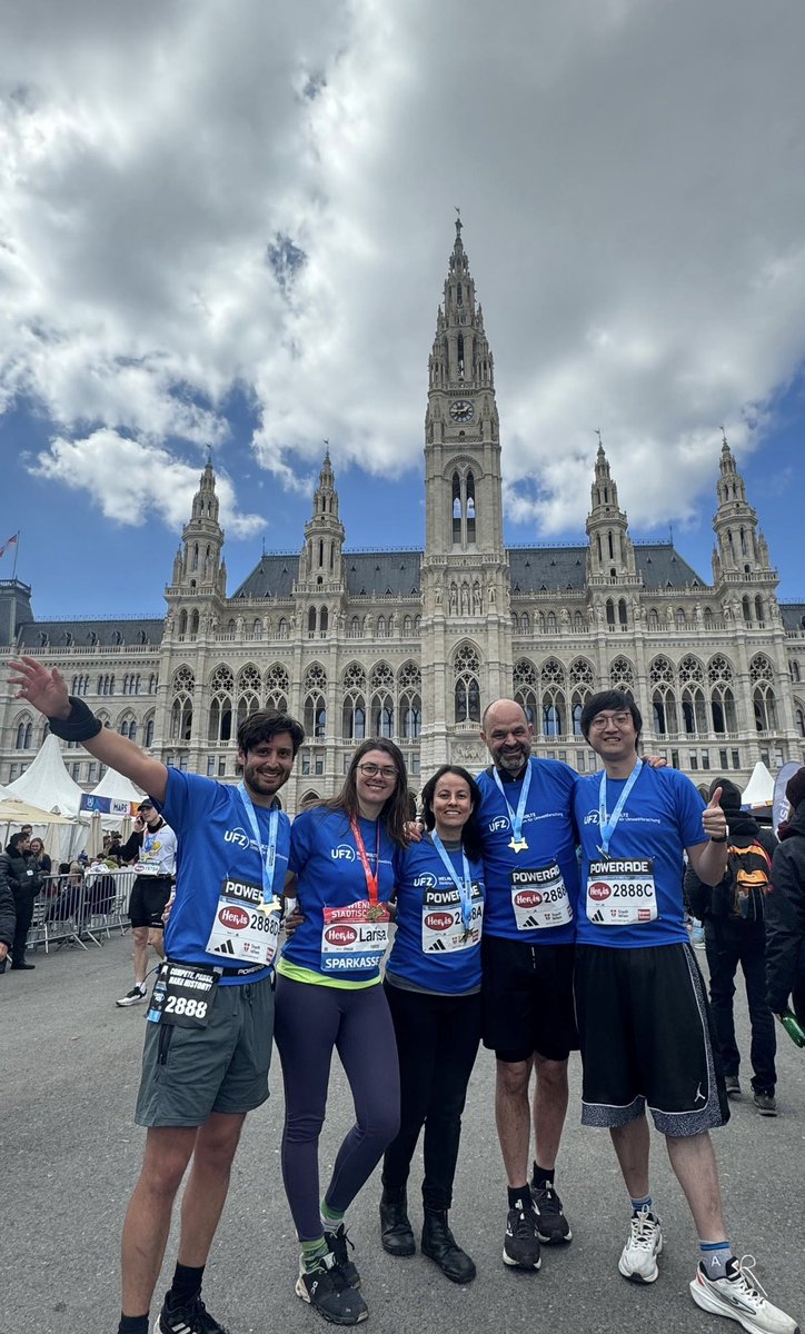 We stretched our legs today in ☀️ Vienna before the train back home from #EGU24 Well done Wasserläufer 💧🏃🏾‍♀️🏃🏽 <a href="/madapegue/">Daniela Peña-Guerrero</a> <a href="/fesaaved/">Felipe Saavedra</a> <a href="/Wang_Pokemon/">Zhenyu Wang</a> Thanks <a href="/UFZ_de/">UFZ</a> for the support and T-shirts.