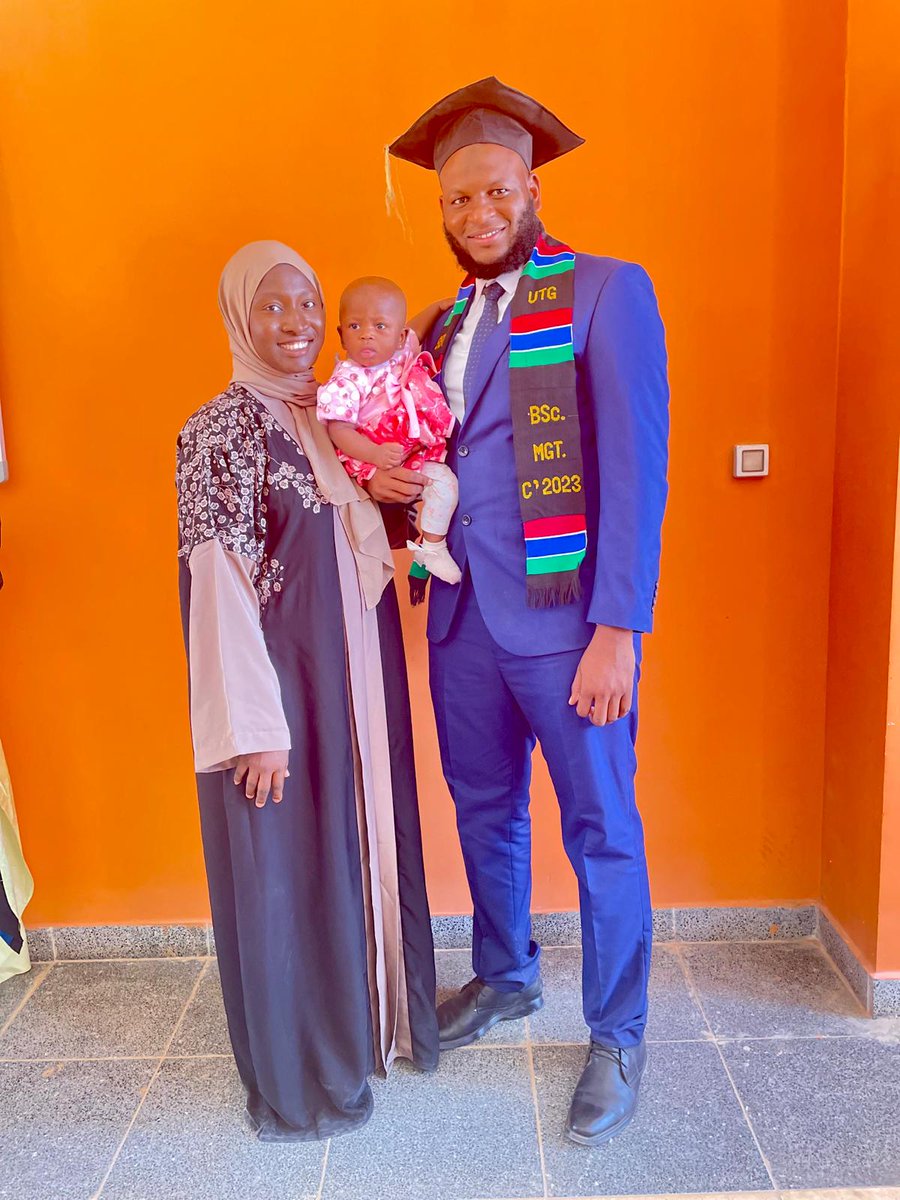 bubacarr_'s tweet photo. Alhamduliala. Bsc Mangement and Finance (Magna Cum Laude). Thanks to my family for the support and a special thanks to my wife @FatoumattaKCha1 for her support through the journey and encouraging me to pursue a Bsc Degree https://t.co/MiZBD3s2vG