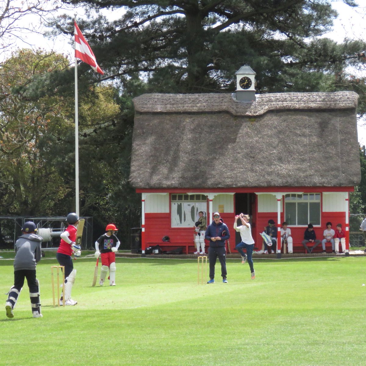 SFSOxford's tweet image. Sunday ‘Big Bash’ cricket - lots of fun for year 7 &amp;amp; 8 accompanied by commentary and music from Mr Randolph and his crew. #ILoveBoarding #BoardingWeekend #boardingcommunity