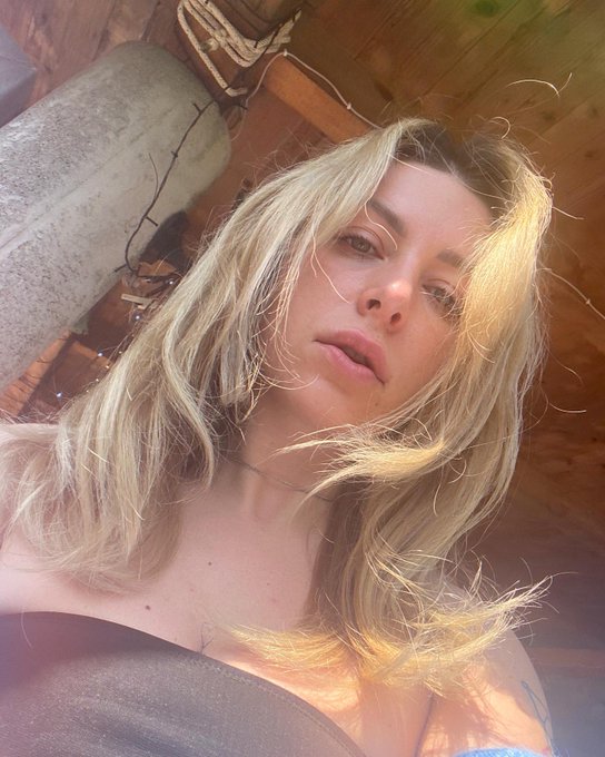 Женщины хотят, чтобы их спасали 🥺👉🏼👈🏼🥰 https://t.co/3rmnyJOs1g