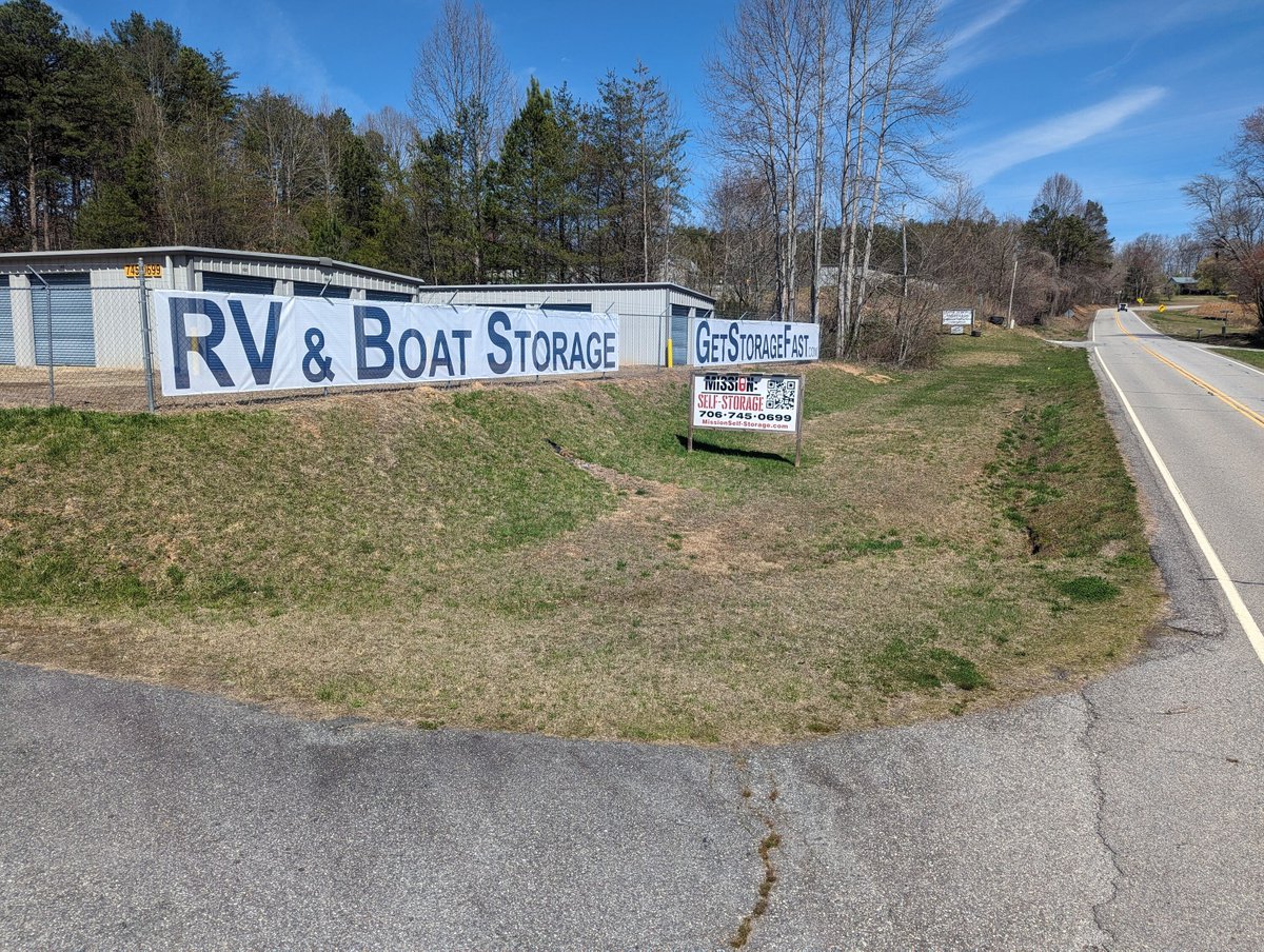 Big things are coming to Blairsville Self Storage! Our new banner is up and we're loving the fresh look. What do you think?

#stacyrossetti #selfstorage #blairsville #investing #entrepreneur #realestate